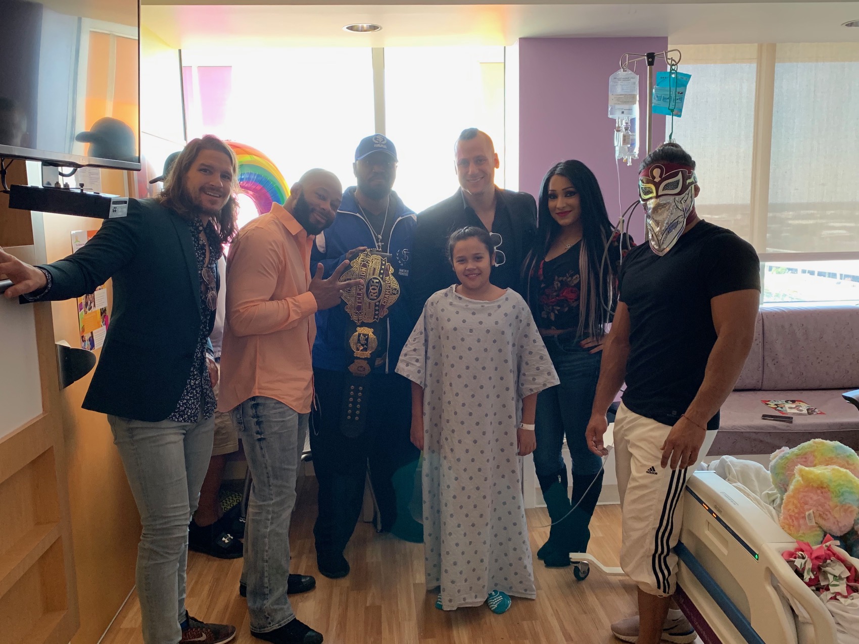 ROH’s Shane Taylor, Jay Lethal, Matt Taven, Bandido, Brian Johnson, Mandy Leon and Dalton visited the Children’s Hospital of San Antonio this past Sunday